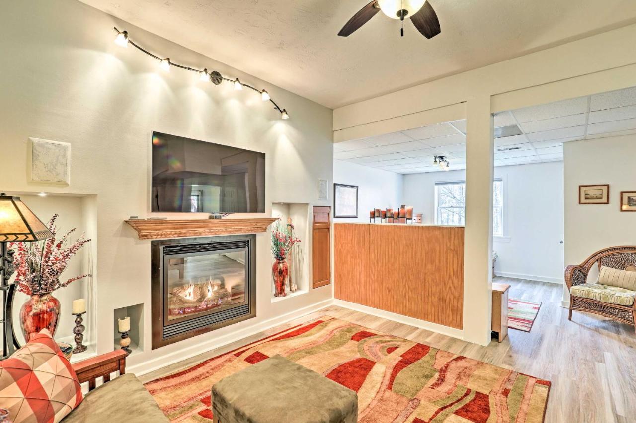 Asheville Mountain Getaway With Patio And Koi Pond! Buitenkant foto